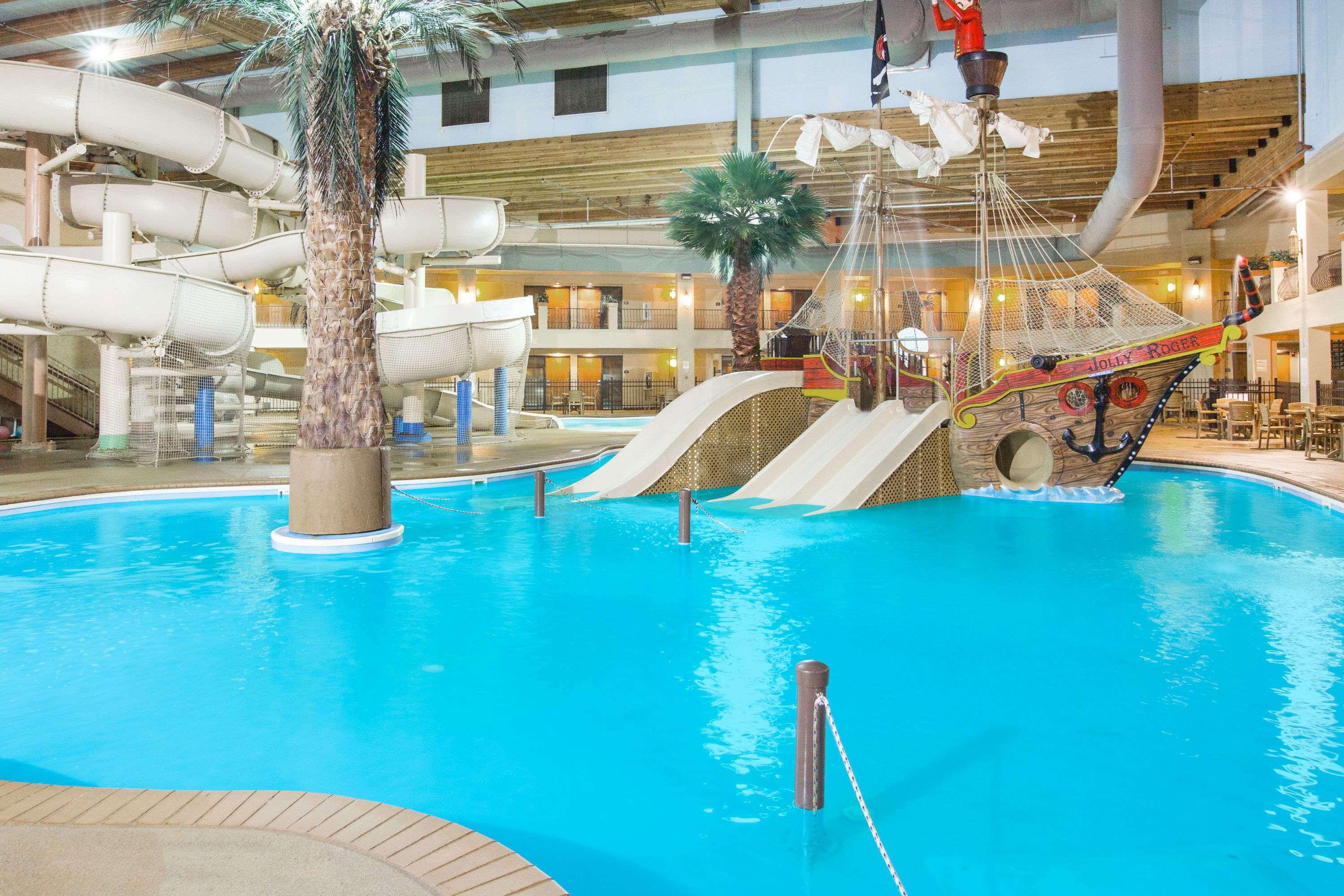 รามาดา ทรอปิก รีสอร์ต แอนด์ คอนเฟอเรนซ์ เซ็นเตอร์ บาย วินด์แฮม เดอมอยน์ Hotel Urbandale ภายนอก รูปภาพ